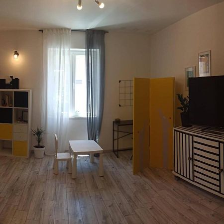 Apartamento Novoureden Komforni Stan Od 90 M2 S Dvoristem Šibenik Exterior foto