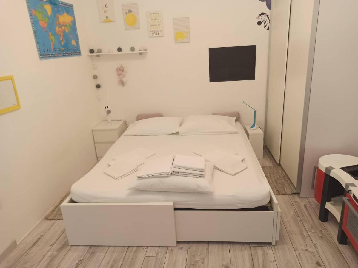 Apartamento Novoureden Komforni Stan Od 90 M2 S Dvoristem Šibenik Exterior foto