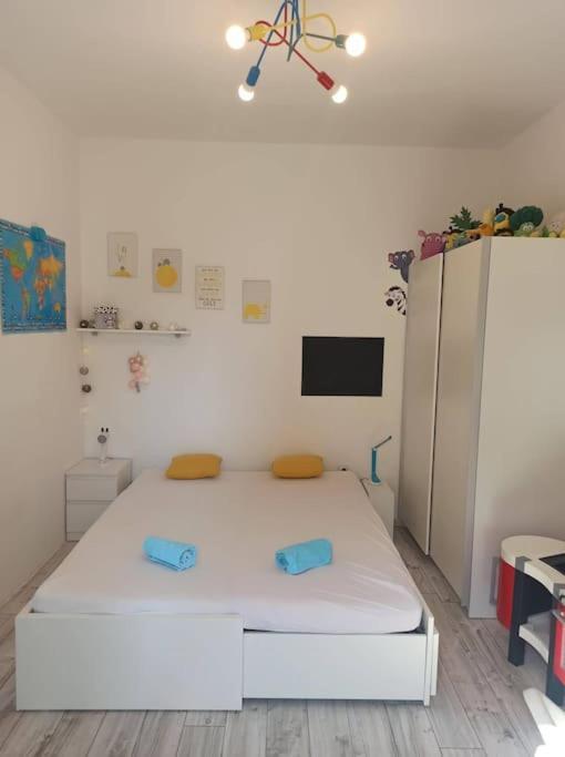 Apartamento Novoureden Komforni Stan Od 90 M2 S Dvoristem Šibenik Habitación foto
