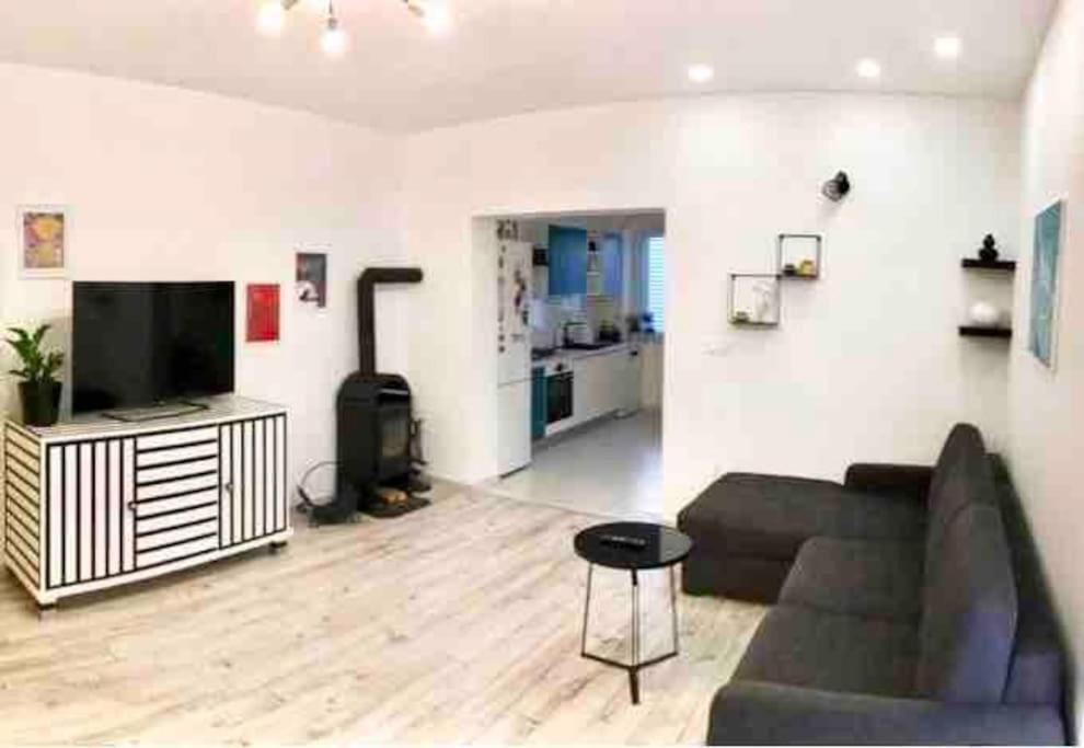 Apartamento Novoureden Komforni Stan Od 90 M2 S Dvoristem Šibenik Habitación foto
